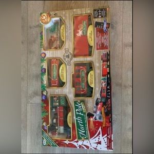 North pole holiday train set with extra tracks and 2 extra cars